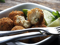 Закуски на Новый год: шарики из печени трески