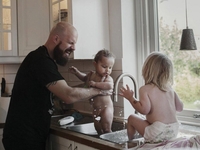 Мужчина в декрете: Плюсы и минусы