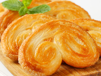 Постное печенье из слоеного теста “Ушки”: как приготовить