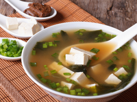 Изысканный обед: японский суп мисо