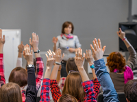 Известные ведущие рассказали о школе и встрече одноклассников