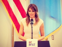 Мелания Трамп показала в соцсетях свой образ