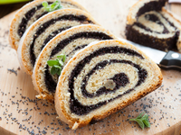 Простой рецепт домашней выпечки: рулет с маком