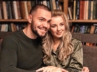 Она сказала "да": Звезда "Танців з зірками" женится на финалистке "Голосу країни"