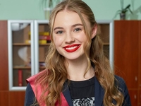Звезда сериала "Школа" рассказала, кто помог ей справиться с буллингом в подростковом возрасте