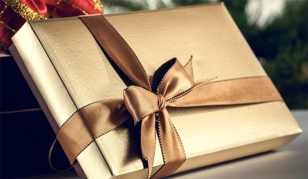 С праздником, девчонки: Какой креативный подарок порадует подругу?