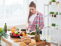 Диетолог рассказала, как начать правильно питаться весной