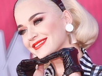 Модный выход: Кэти Перри примерила платье украинского бренда