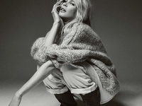 Клаудия Шиффер снялась для обложки Vogue в честь Карла Лагерфельда (фото)