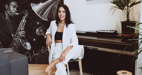 Джамала поделилась нежным фото и анонсировала выход нового клипа