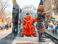 Время и Стекло, Три Мушкетера и Чаплин – Юморина не перестает удивлять