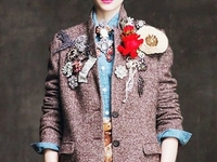 Как носить броши, чтобы не выглядеть как мадам Брошкина