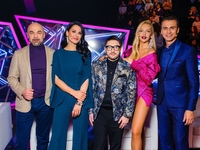 "Дивовижні люди": Седьмой финалист рисует два портреты одновременно обеими руками