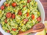 Салат с макаронами и авокадо: пошаговый рецепт