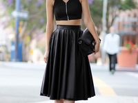 С чем носить кожаную юбку: Модные образы 2019