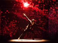 Хореограф и танцор Александр Лещенко презентовал эксклюзивный голографический танец 360 градусов