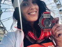 Брюнетка Sveta из группы A.R.M.I.A пробежала полумарафон