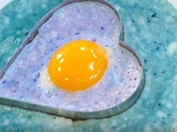 Разноцветная яичница, которую точно полюбят ваши дети