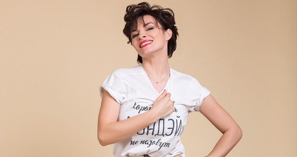 "Улыбка все та же": Экс-солистка "ВИА Гры" показала, как выглядела в 15 лет