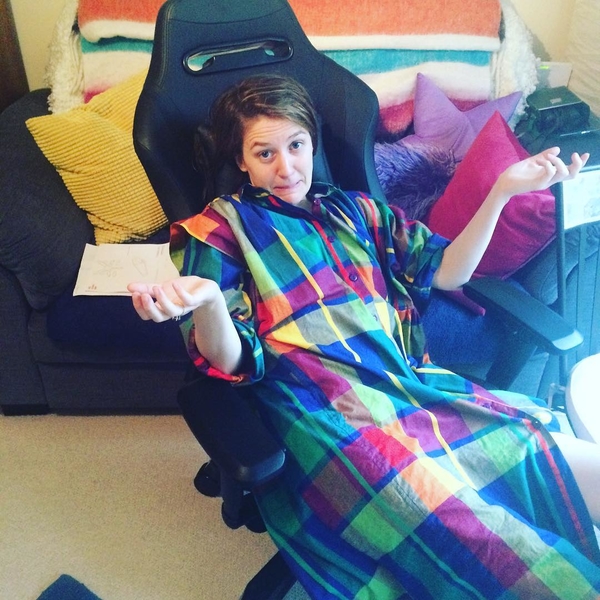 Актриса "Игры престолов" показала, как на съемках кормит ребенка грудью