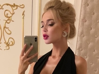 "Божественно красивая": Солистка "ВИА Гры" покорила фанов смелым нарядом