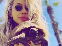 "Слишком горячо!": Лобода взорвала Сеть эротичными фото с отдыха