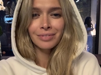 "Настоящая": Фото Брежневой похвалили за морщинки