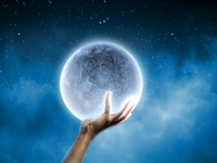 Голубая Луна: как и на кого влияет, что нельзя делать