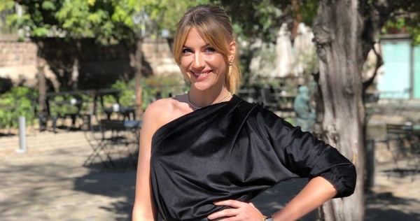 Леся Никитюк покорила Сеть снимком в трендовом платье