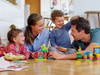 Почему дети, с которыми играют родители — счастливее и успешнее. Исследование компании LEGO®