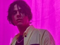 "Целуй": ALEKSEEV выпустил откровенный клип