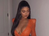 Жаркие фото: Кайли Дженнер взорвала Сеть пикантными кадрами с велопрогулки