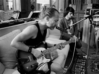 Шантажировали хакеры: Radiohead опубликовали 18 часов неизданной музыки