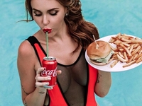 Купальники звезд: Самые модные купальники 2019 года