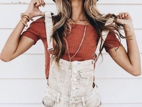 Модная одежда 2019: нотки феминизма, бахрома и носки под босоножки