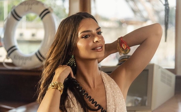 А как же дресс-код?: Ратаковски пришла на официальную встречу в бюстгальтере