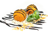 Необычный десерт: жареное мороженое во фритюре