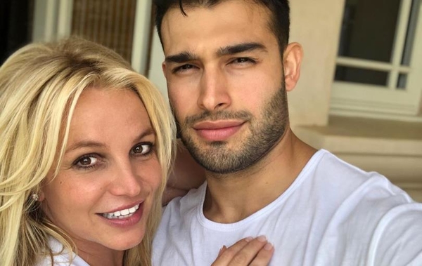 Сеть покорил танец Бритни Спирс с молодым бойфрендом