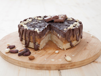 Торт Сникерс: как приготовить известный десерт дома