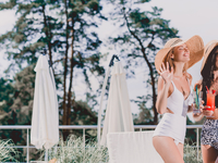 Смешные и прикольные поздравления женщине на День рождения