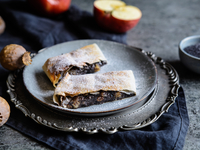 С праздником Макавея: штрудель с маком из слоеного теста