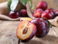 Почему нужно есть сливы: совет диетолога