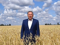 Первый президент Казахстана Назарбаев снял клип на собственную песню
