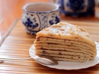 На скорую руку: торт Минутка со сгущенкой на сковороде