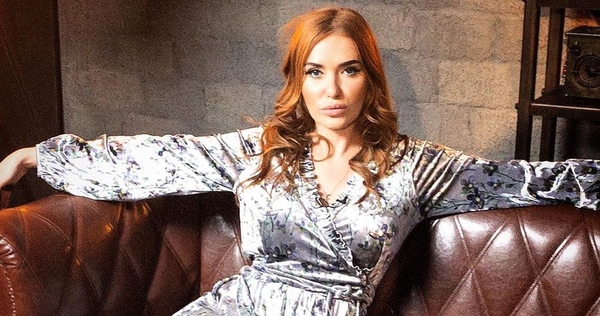 В прозрачном платье и пуантах: Слава Каминская удивила новым образом