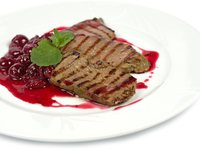 Готовим телятину в вишнево-шоколадном соусе