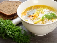 Быстрый обед: рыбный суп с рисом в мультиварке