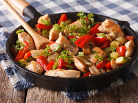 Кухни мира: грибное соте с курицей по-турецки