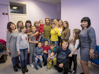 В Сумах Олег Винник встретился с детьми с нарушениями слуха и дал "горячий" концерт