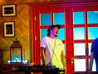 "Великі Вуйки керують світом": ТНМК презентовала саундтрек к комедийному сериалу